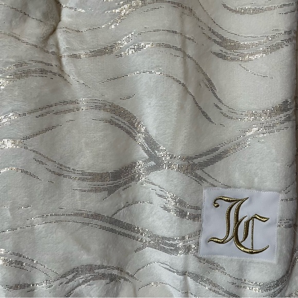 JC Throw - Picture 3 of 3